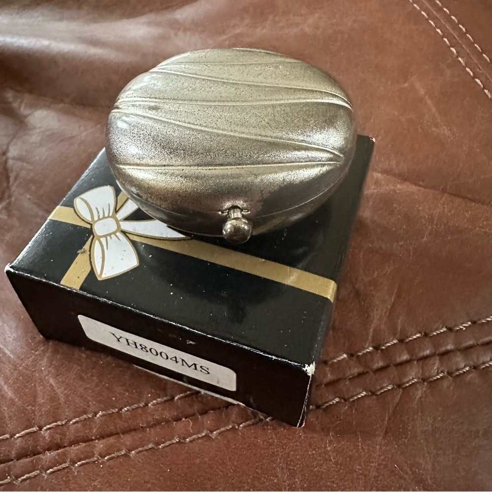 Vintage pill box - Picture 2 of 6
